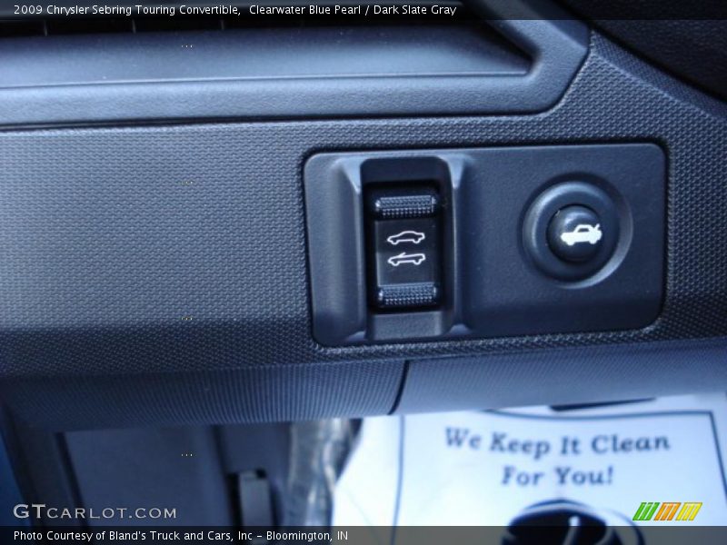 Controls of 2009 Sebring Touring Convertible