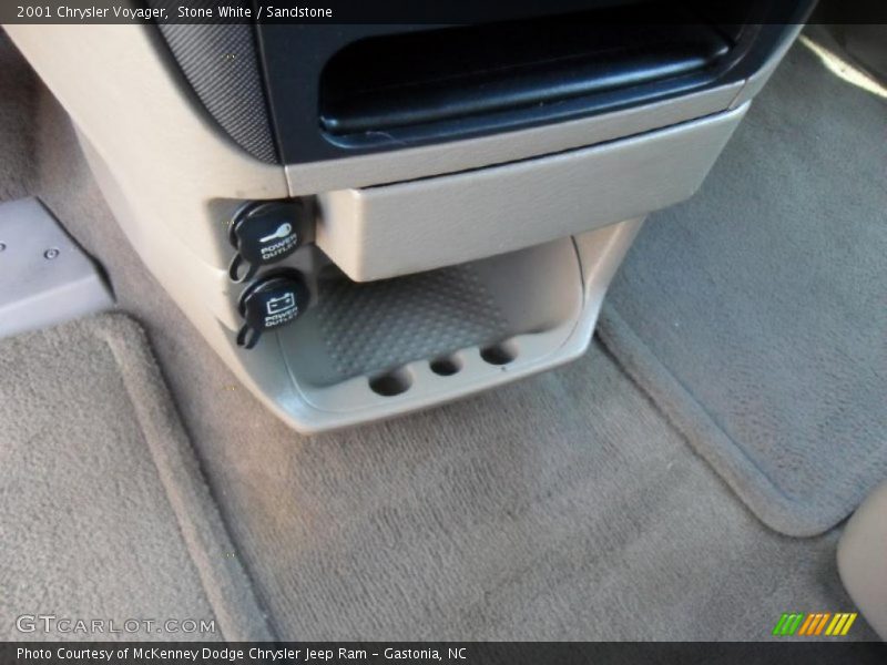 Stone White / Sandstone 2001 Chrysler Voyager