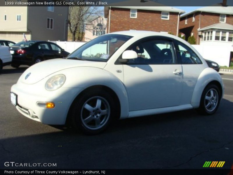 Cool White / Black 1999 Volkswagen New Beetle GLS Coupe