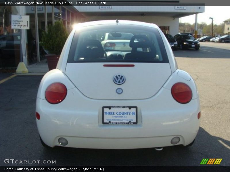 Cool White / Black 1999 Volkswagen New Beetle GLS Coupe