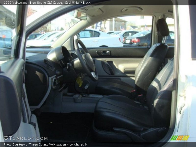 Cool White / Black 1999 Volkswagen New Beetle GLS Coupe