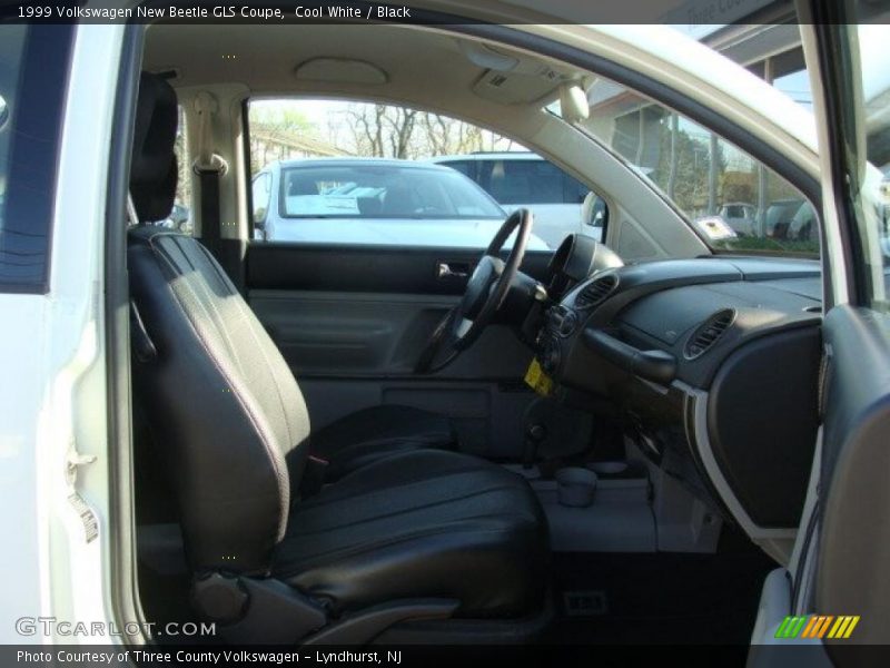 Cool White / Black 1999 Volkswagen New Beetle GLS Coupe