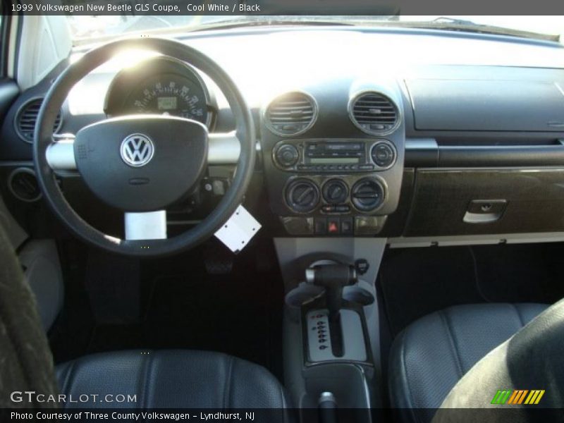 Cool White / Black 1999 Volkswagen New Beetle GLS Coupe