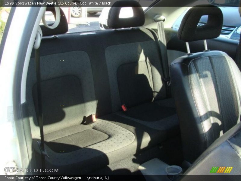 Cool White / Black 1999 Volkswagen New Beetle GLS Coupe