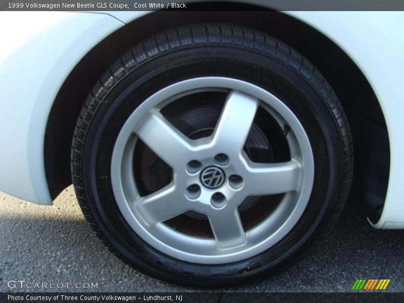 Cool White / Black 1999 Volkswagen New Beetle GLS Coupe