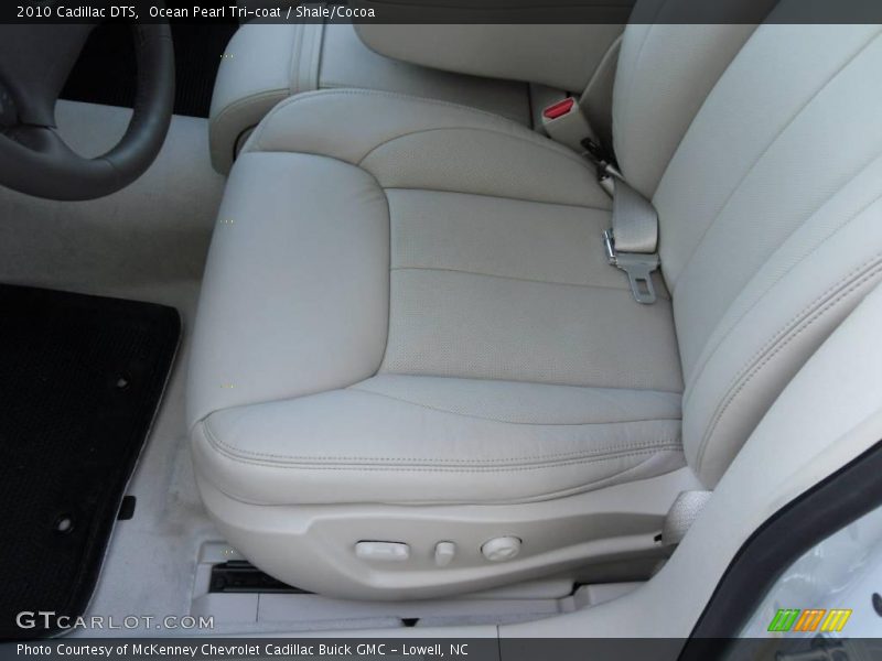Ocean Pearl Tri-coat / Shale/Cocoa 2010 Cadillac DTS