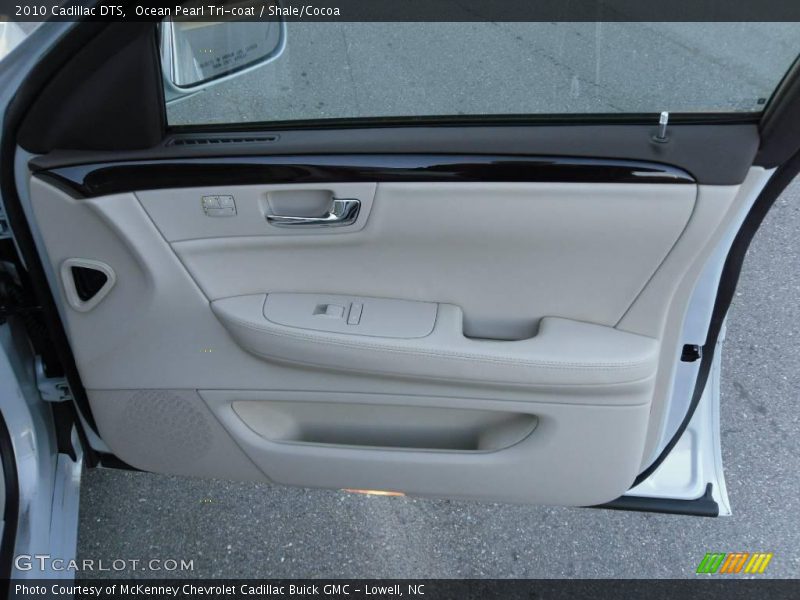 Ocean Pearl Tri-coat / Shale/Cocoa 2010 Cadillac DTS