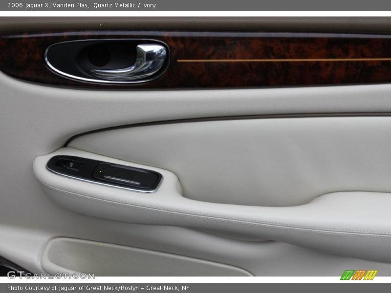 Quartz Metallic / Ivory 2006 Jaguar XJ Vanden Plas