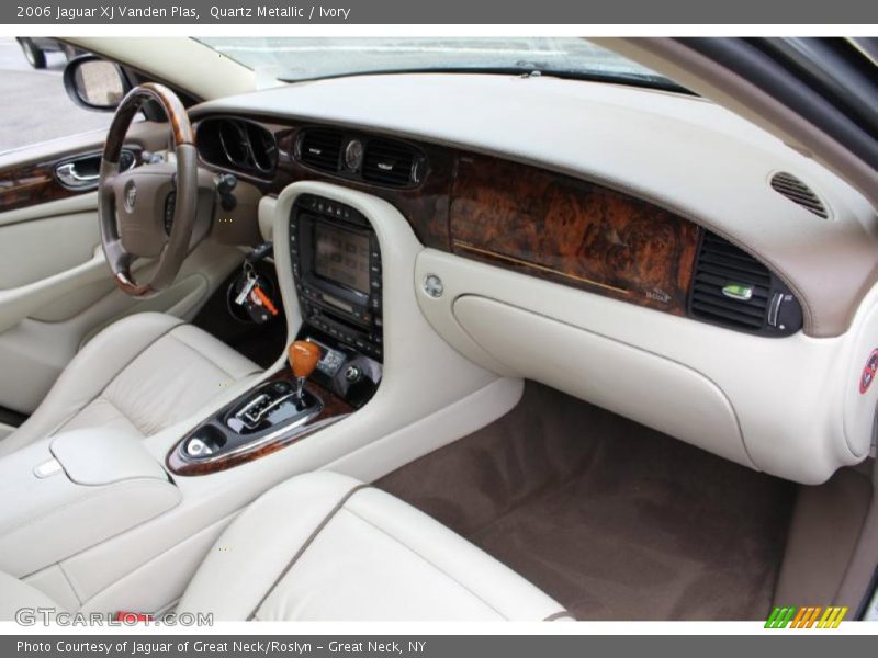 Dashboard of 2006 XJ Vanden Plas