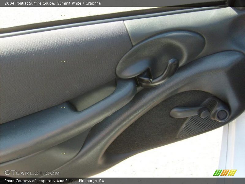 Summit White / Graphite 2004 Pontiac Sunfire Coupe