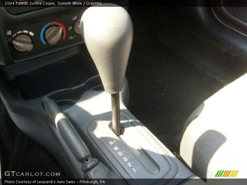 Summit White / Graphite 2004 Pontiac Sunfire Coupe