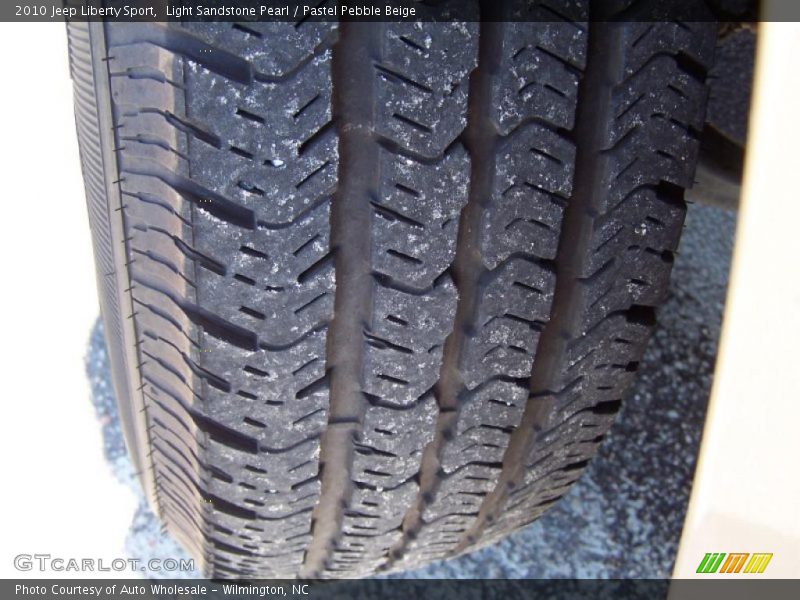 Light Sandstone Pearl / Pastel Pebble Beige 2010 Jeep Liberty Sport