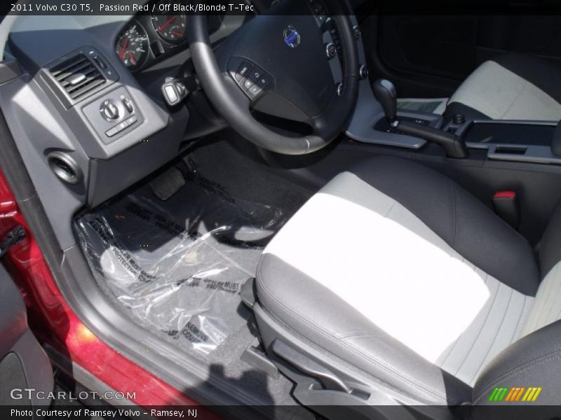Passion Red / Off Black/Blonde T-Tec 2011 Volvo C30 T5