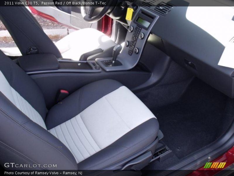 Passion Red / Off Black/Blonde T-Tec 2011 Volvo C30 T5