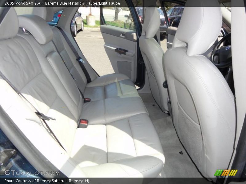 Barents Blue Metallic / Taupe/Light Taupe 2005 Volvo S40 2.4i