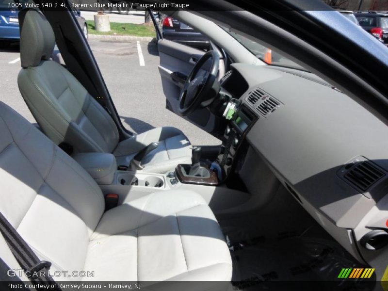 Barents Blue Metallic / Taupe/Light Taupe 2005 Volvo S40 2.4i