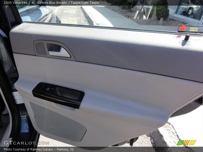 Barents Blue Metallic / Taupe/Light Taupe 2005 Volvo S40 2.4i