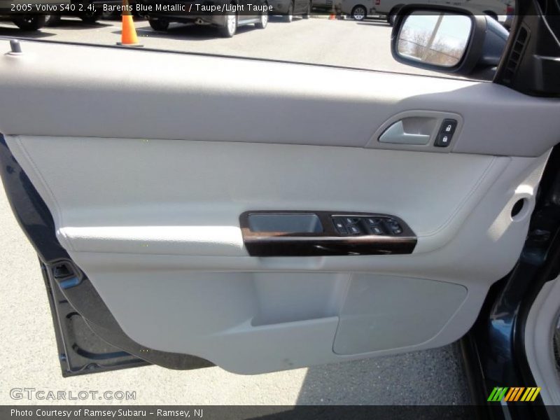 Barents Blue Metallic / Taupe/Light Taupe 2005 Volvo S40 2.4i