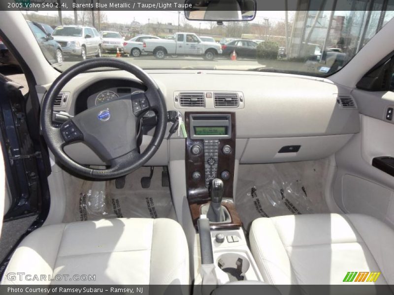 Barents Blue Metallic / Taupe/Light Taupe 2005 Volvo S40 2.4i