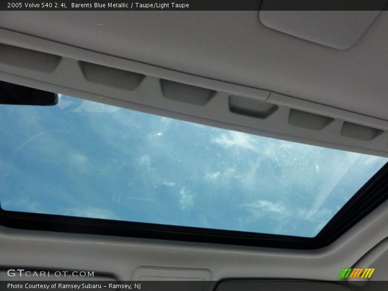 Barents Blue Metallic / Taupe/Light Taupe 2005 Volvo S40 2.4i