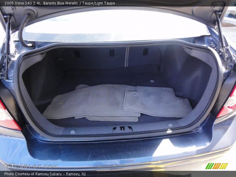 Barents Blue Metallic / Taupe/Light Taupe 2005 Volvo S40 2.4i