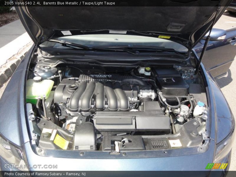 Barents Blue Metallic / Taupe/Light Taupe 2005 Volvo S40 2.4i