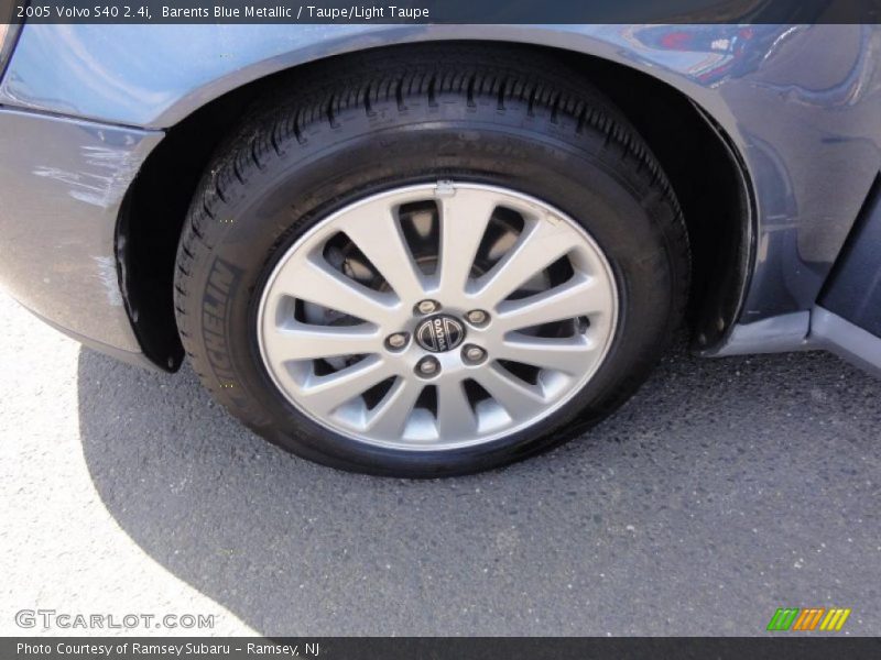 Barents Blue Metallic / Taupe/Light Taupe 2005 Volvo S40 2.4i