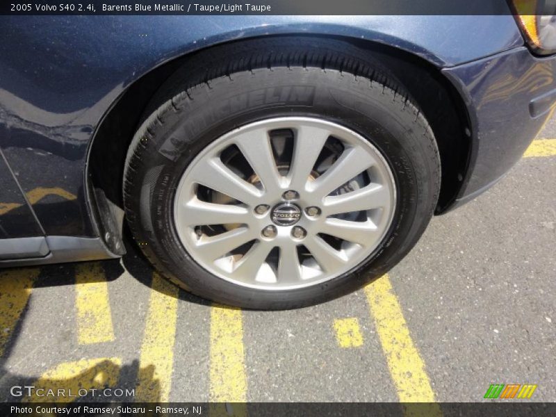 Barents Blue Metallic / Taupe/Light Taupe 2005 Volvo S40 2.4i