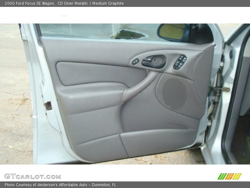 CD Silver Metallic / Medium Graphite 2000 Ford Focus SE Wagon