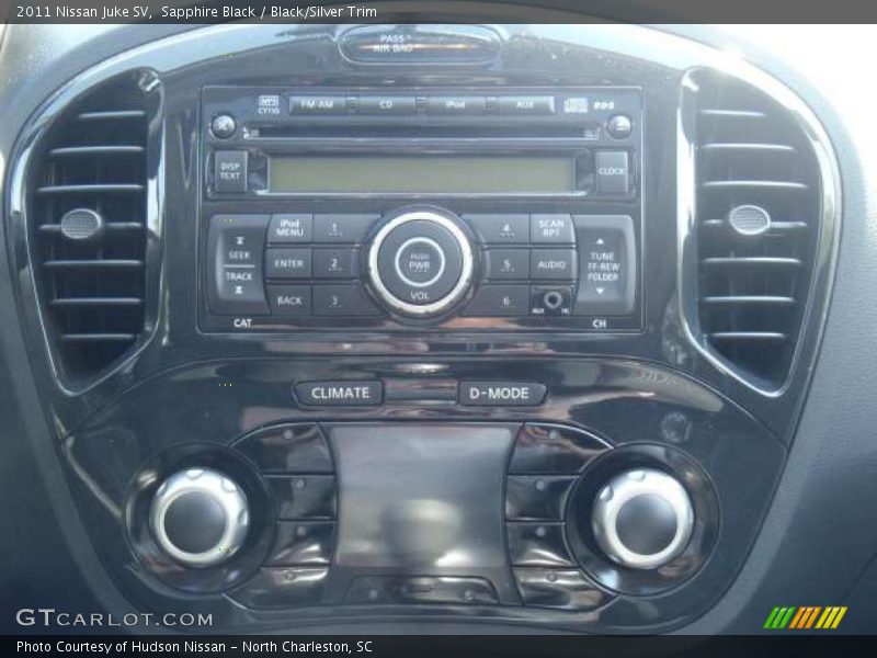 Sapphire Black / Black/Silver Trim 2011 Nissan Juke SV