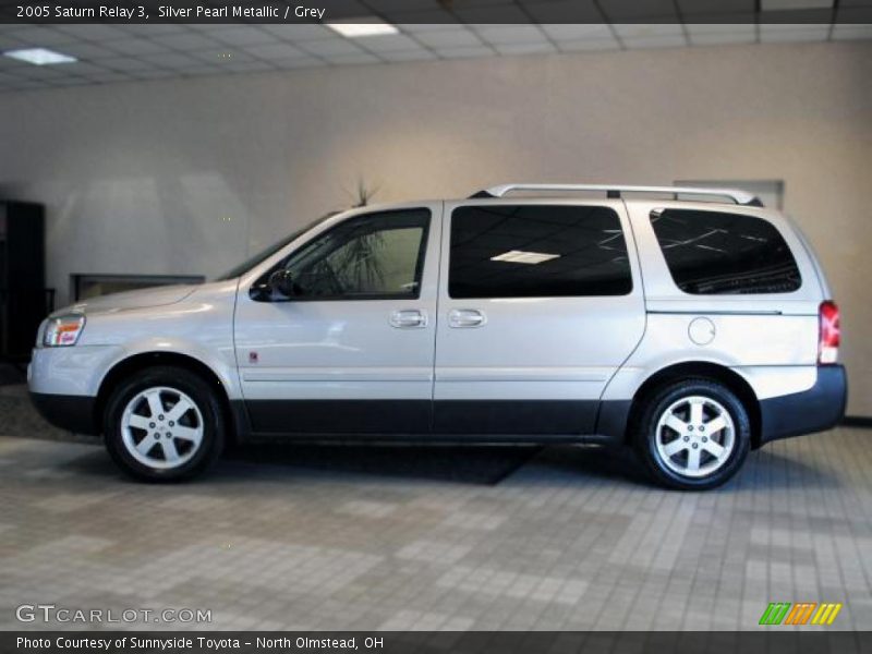 Silver Pearl Metallic / Grey 2005 Saturn Relay 3