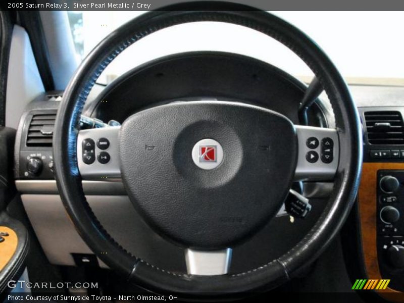 Silver Pearl Metallic / Grey 2005 Saturn Relay 3