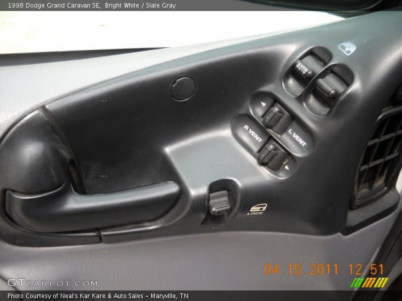 Bright White / Slate Gray 1998 Dodge Grand Caravan SE