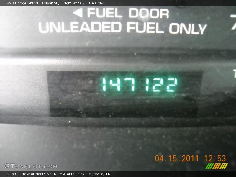 Bright White / Slate Gray 1998 Dodge Grand Caravan SE