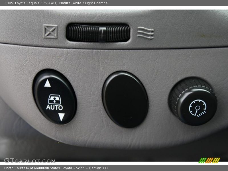 Natural White / Light Charcoal 2005 Toyota Sequoia SR5 4WD