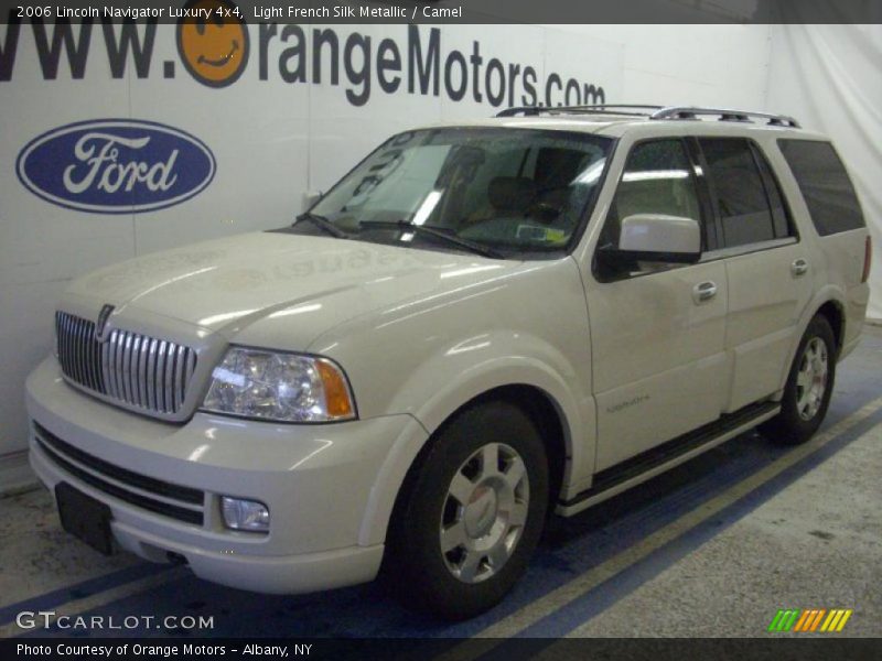 Light French Silk Metallic / Camel 2006 Lincoln Navigator Luxury 4x4