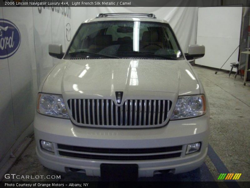 Light French Silk Metallic / Camel 2006 Lincoln Navigator Luxury 4x4