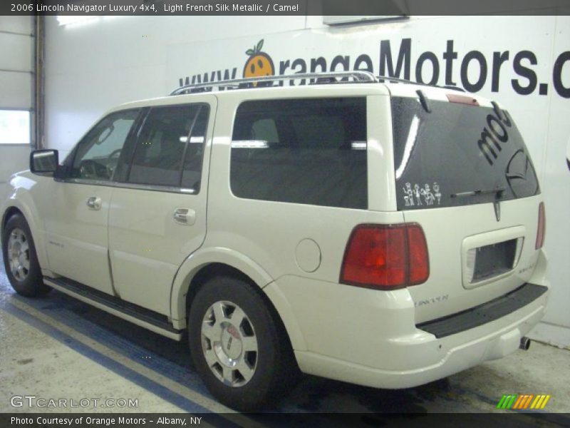 Light French Silk Metallic / Camel 2006 Lincoln Navigator Luxury 4x4