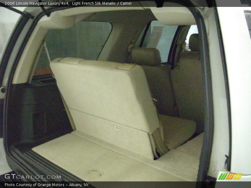 Light French Silk Metallic / Camel 2006 Lincoln Navigator Luxury 4x4