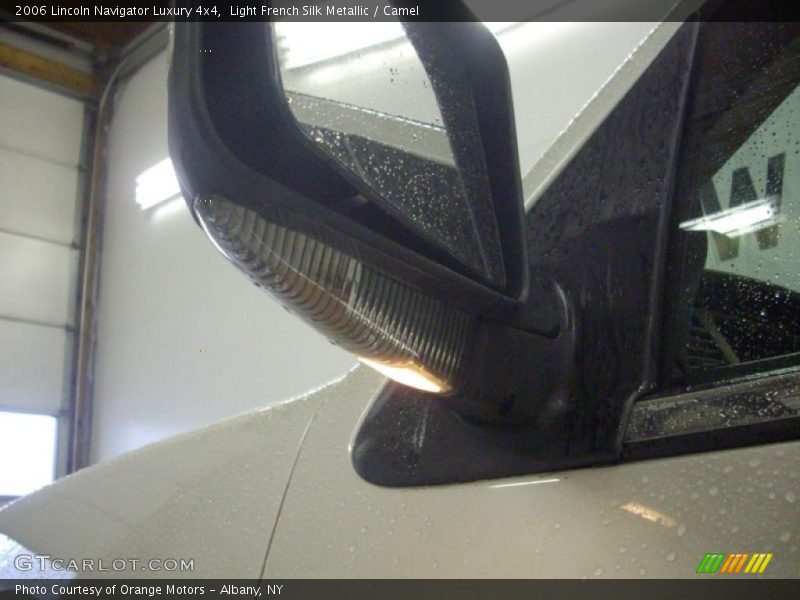 Light French Silk Metallic / Camel 2006 Lincoln Navigator Luxury 4x4