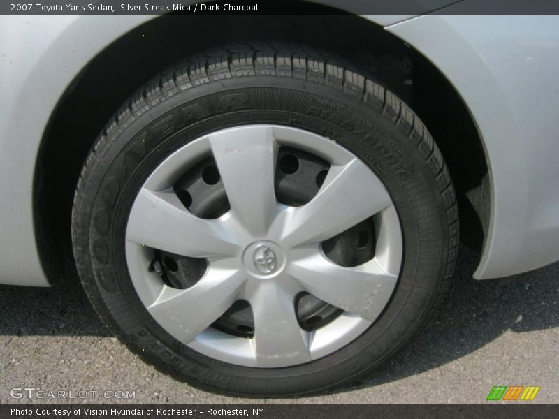 Silver Streak Mica / Dark Charcoal 2007 Toyota Yaris Sedan