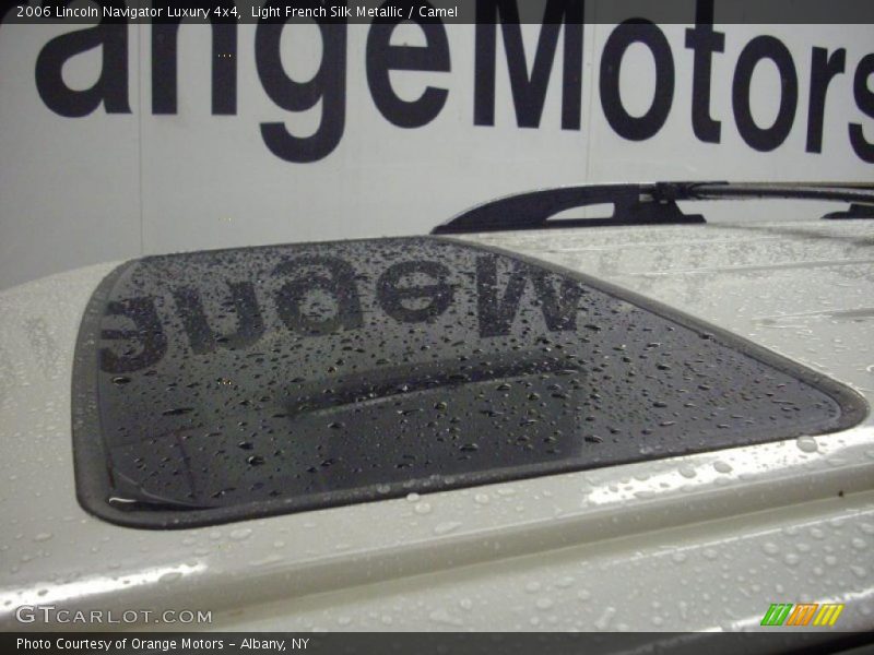 Light French Silk Metallic / Camel 2006 Lincoln Navigator Luxury 4x4