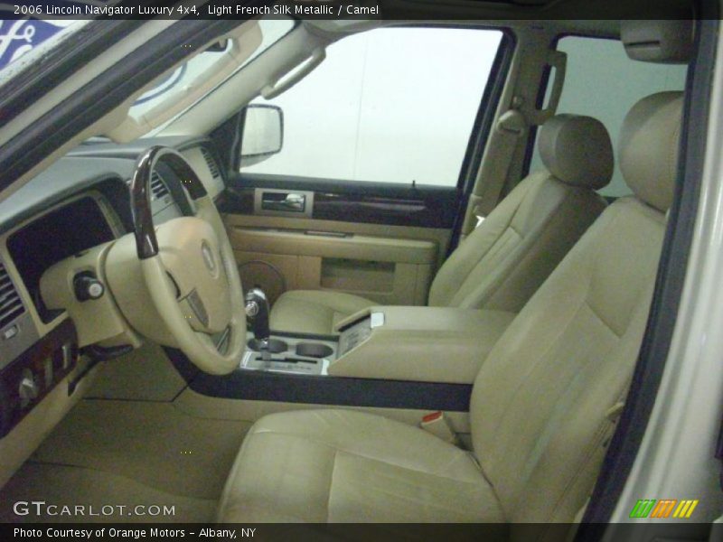 Light French Silk Metallic / Camel 2006 Lincoln Navigator Luxury 4x4