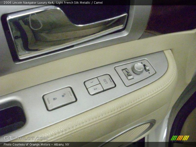 Light French Silk Metallic / Camel 2006 Lincoln Navigator Luxury 4x4