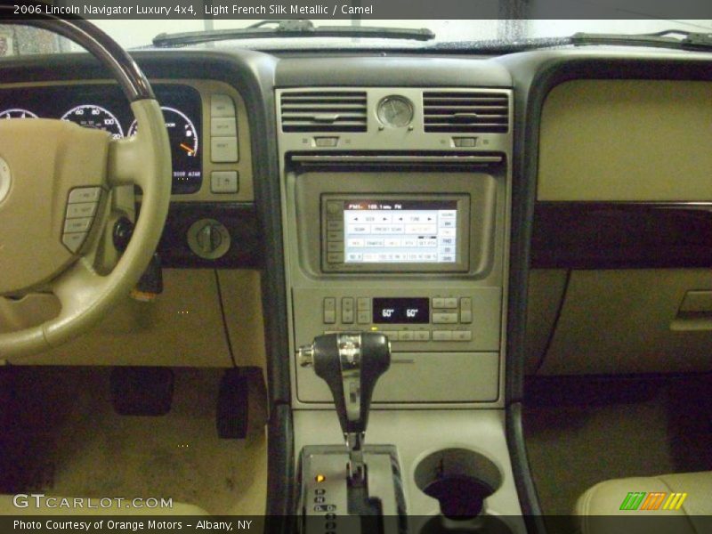Light French Silk Metallic / Camel 2006 Lincoln Navigator Luxury 4x4