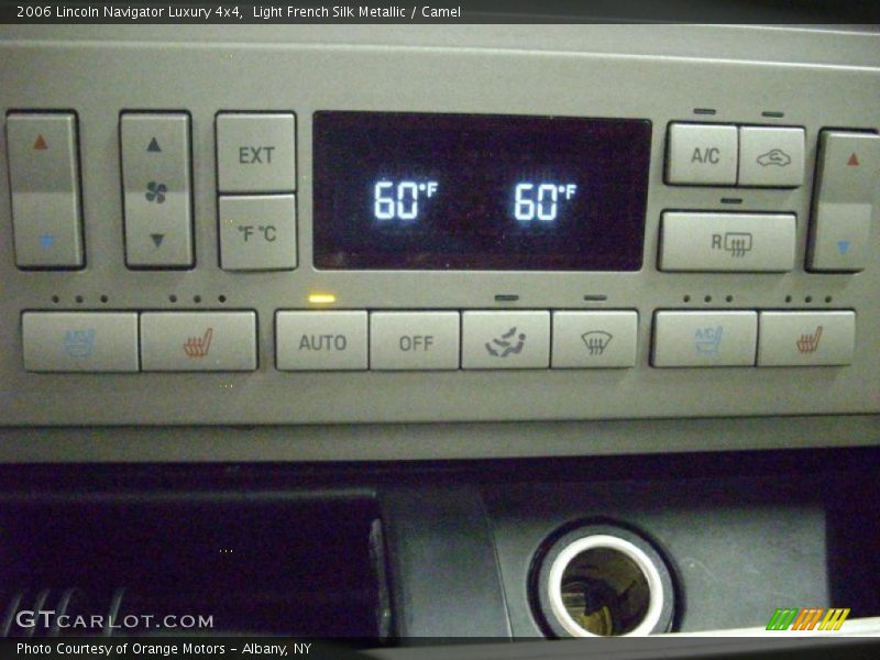 Light French Silk Metallic / Camel 2006 Lincoln Navigator Luxury 4x4