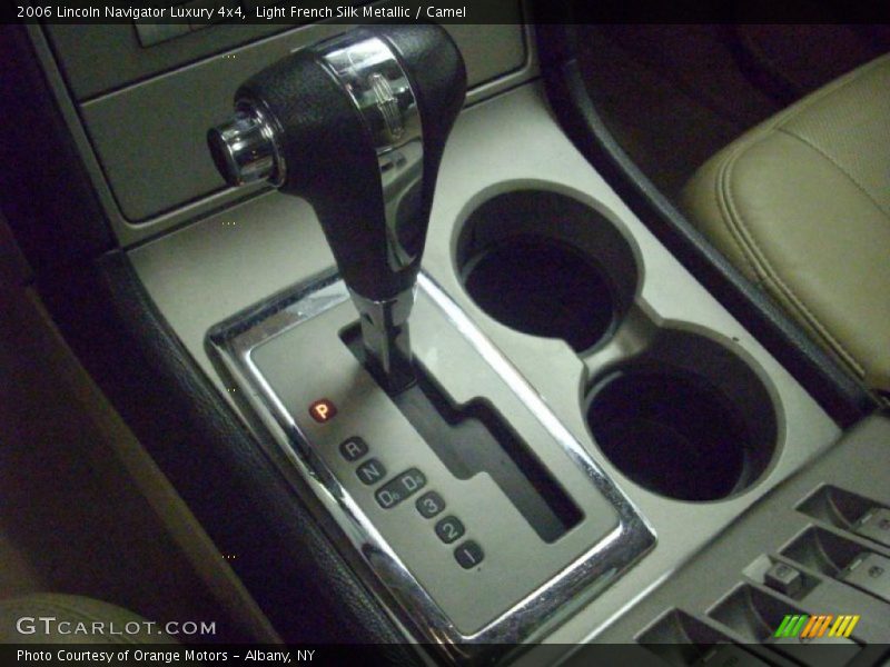 Light French Silk Metallic / Camel 2006 Lincoln Navigator Luxury 4x4