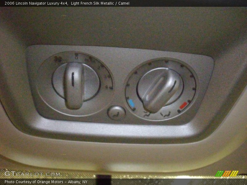 Light French Silk Metallic / Camel 2006 Lincoln Navigator Luxury 4x4