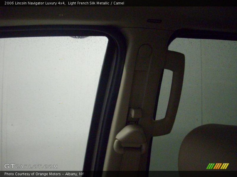 Light French Silk Metallic / Camel 2006 Lincoln Navigator Luxury 4x4