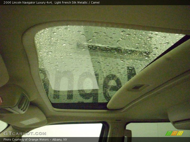 Light French Silk Metallic / Camel 2006 Lincoln Navigator Luxury 4x4